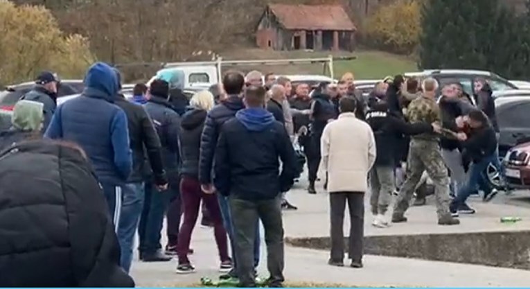 VIDEO Kaos u Zagorju. Navijači se potukli nakon utakmice, htjeli su tući i suca