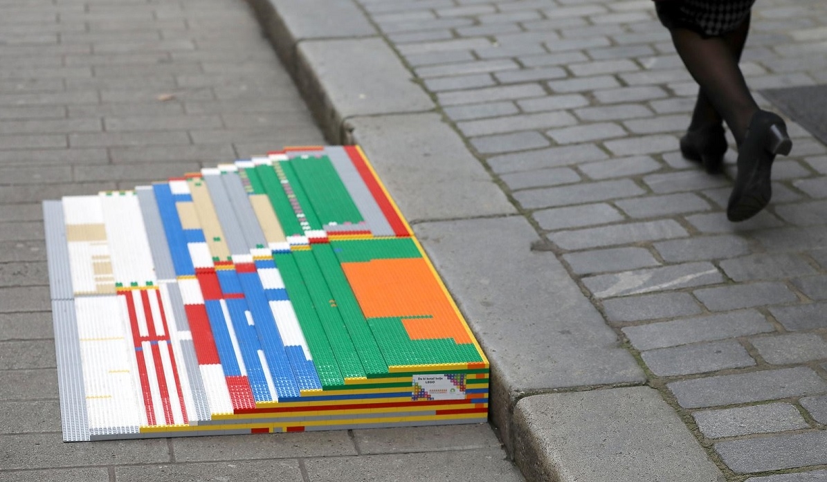Ukradena LEGO rampa ispred knjižnice u Zagrebu. Služila je osobama s invaliditetom