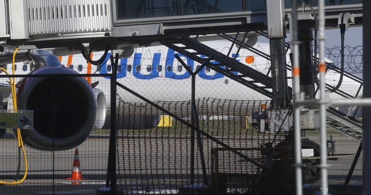 Avion iz Beograda krenuo za Moskvu, hitno je vraćen zbog dojave o bombi