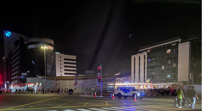 Krhotina pala na auto u Dubaiju tijekom napada. Vozač poginuo