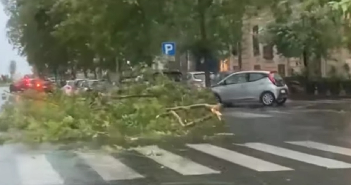 Jako nevrijeme u Italiji, oštećene kuće, ima ozlijeđenih... Vlasti javljaju o tornadu