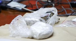 Muškarac kod Zadra uhvaćen s drogom, u autu imao 144 grama kokaina