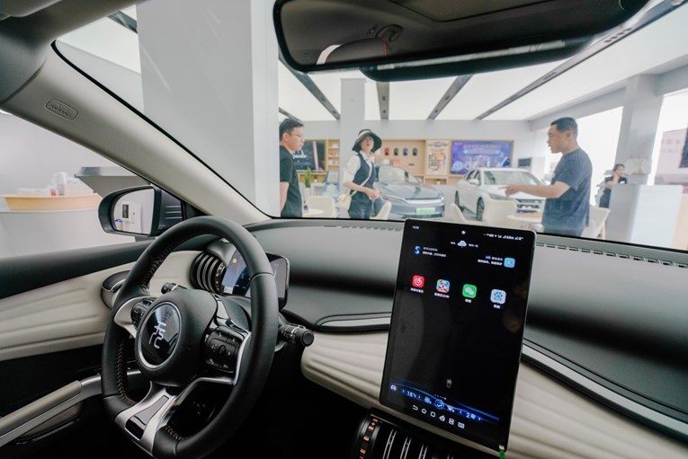 Kina u oglasima za električne aute zabranjuje izraz "autonomna vožnja"