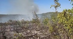 VIDEO Lokaliziran požar u Zagori. Izbio novi na Kamešnici, uz granicu s Hrvatskom