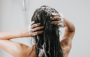 Ovaj šampon ima mnoštvo pozitivnih recenzija, kupci kažu da oživljava oštećenu kosu