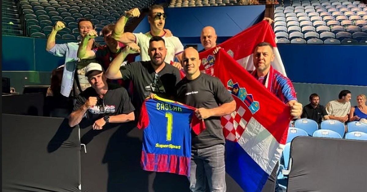 FOTO Navijači Hajduka dočekali Erslana u Australiji. Pozirao je s dresom