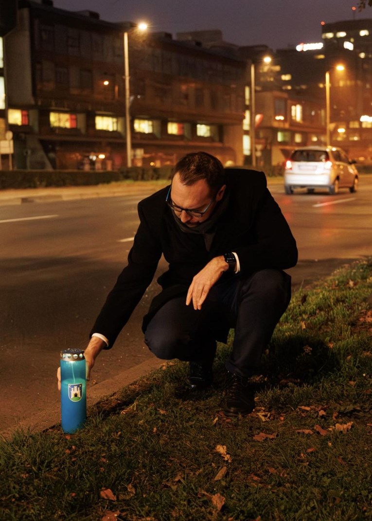 Tomašević u Vukovarskoj ulici zapalio svijeće za žrtve Vukovara i Škabrnje