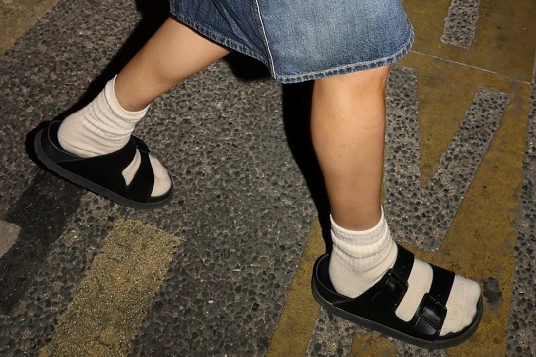 Bijele čarape sa sandalama? Kako je modni promašaj postao hit zahvaljujući Gen Z