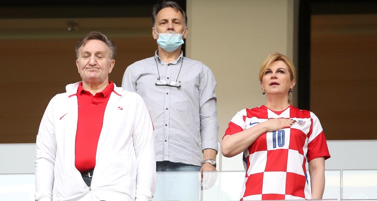 Kolinda na tribinama stadiona u Dohi navija za Hrvatsku protiv Slovenije