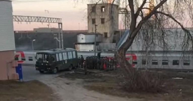 Ruske trupe su napadale Ukrajinu iz šume u Bjelorusiji. Što se sad ondje događa?