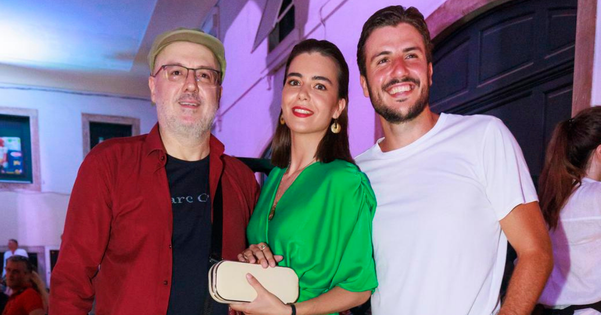 Vucina starija kći u zelenoj haljini privukla pažnju na Splitskom festivalu