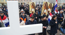 Katolibanski radikali klečali u Zagrebu. Batarelo: Napadaju nas woke sekularisti