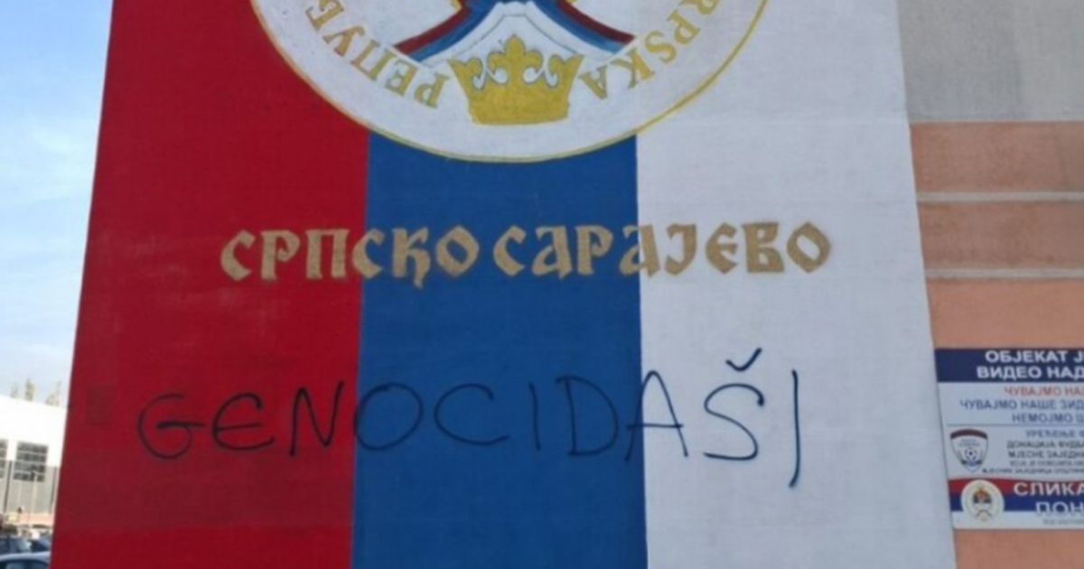FOTO U BiH novi "rat" plakatima i grafitima. Pljušte optužbe za ratne zločine