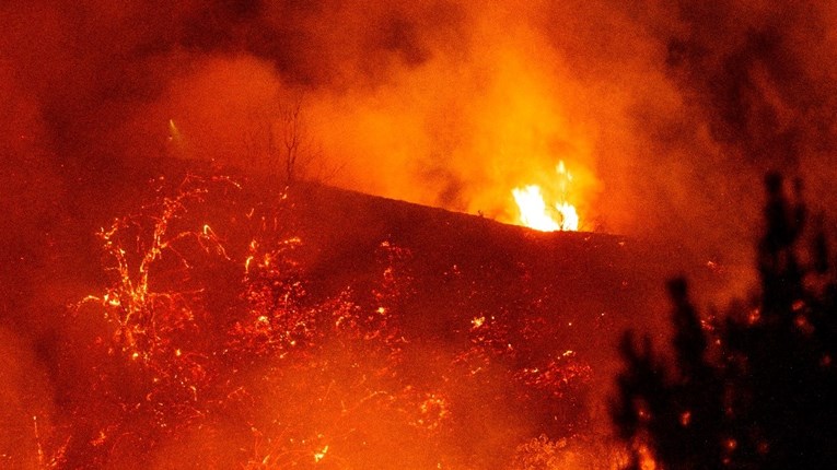 Već tjedan dana gori u okolici Los Angelesa, vatra prijeti poznatom opservatoriju
