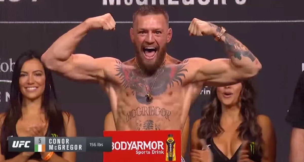 VIDEO McGregor i Poirier stali na vagu pred treći okršaj. Jedna borkinja pala na vagi