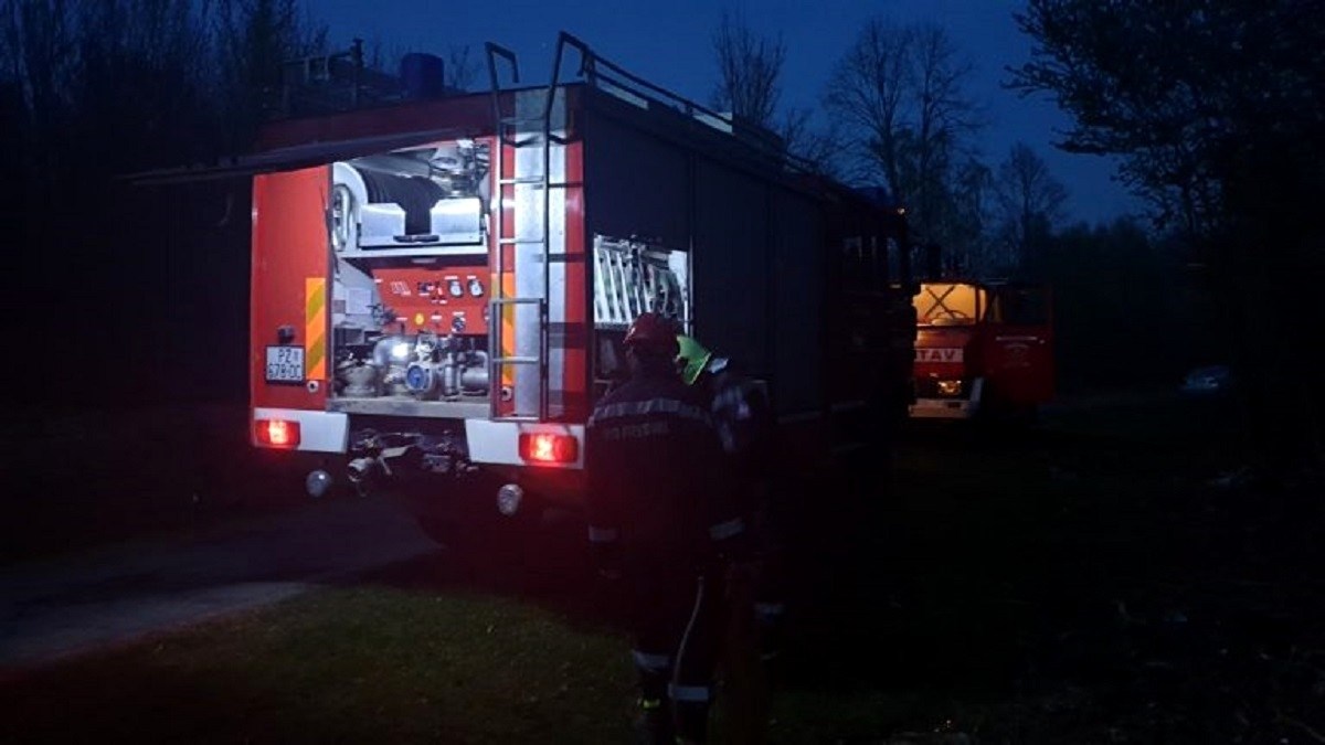 Gori šuma kod Požege, požar gasi 30 vatrogasaca