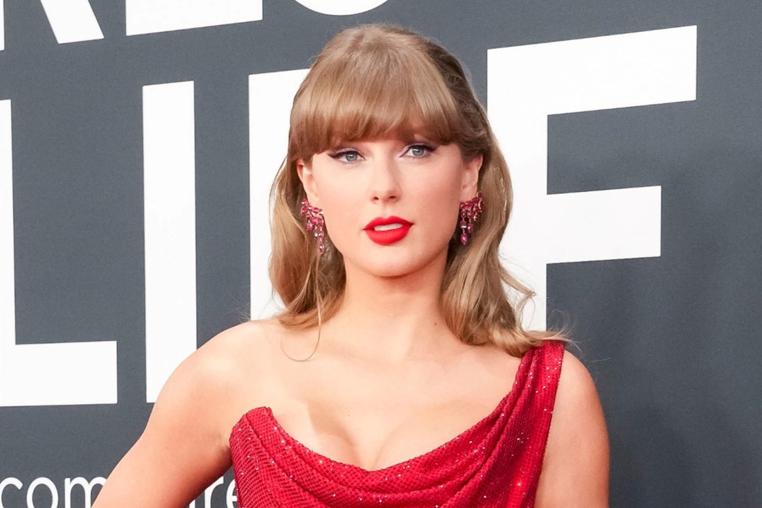 Ne možemo skrenuti pogled s kaputa Taylor Swift