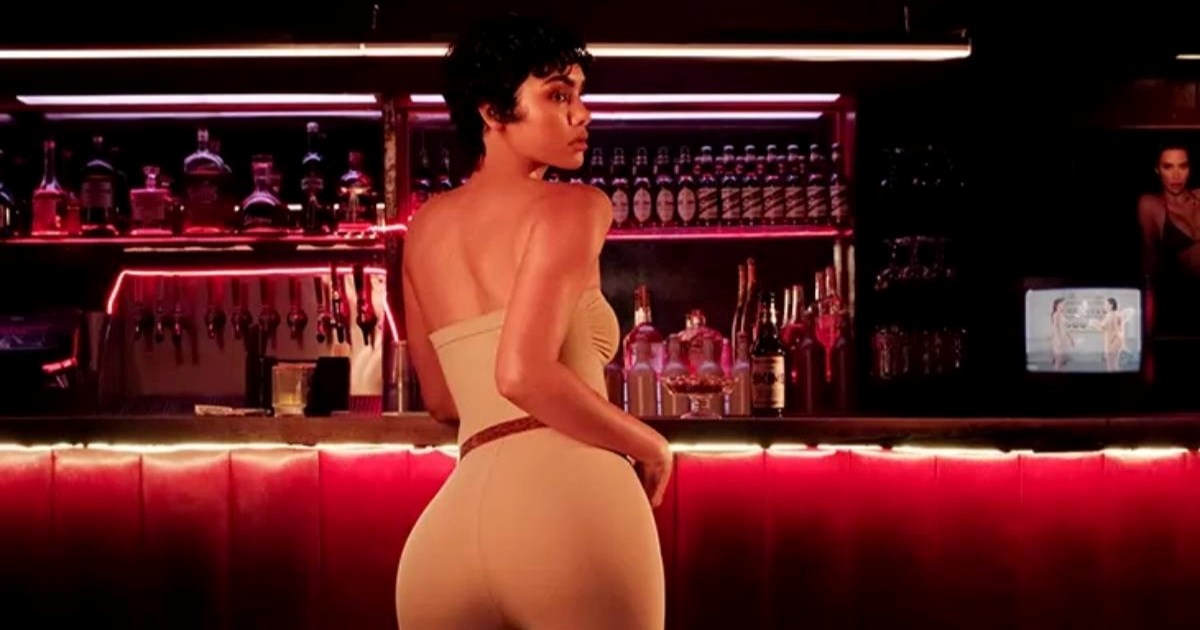 Kim Kardashian prodaje hlačice s jastučićima za šire bokove. Ljudi su podijeljeni