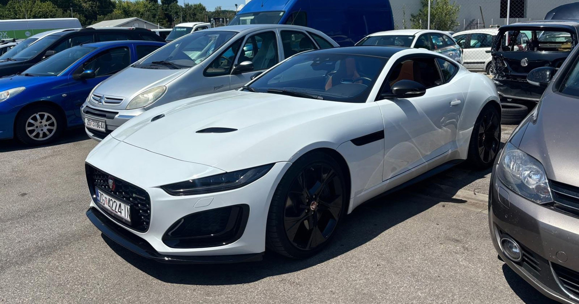 Ovaj Jaguar F-Type iz 2022. privukao je veliku pažnju na Oglasima. Pogledajte cijenu
