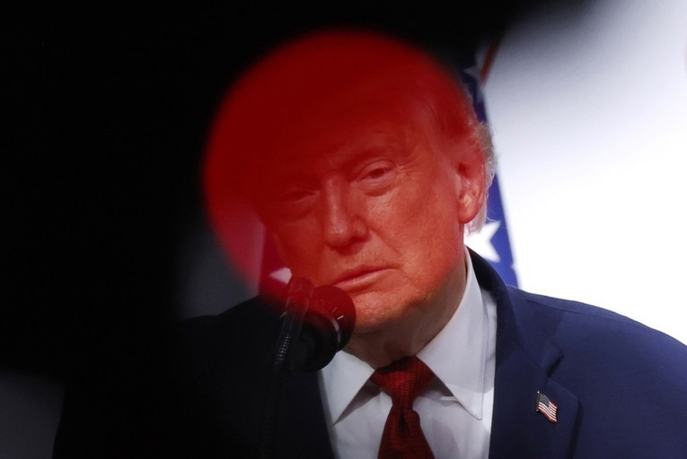 Trump: Nije istina da SAD plaća Iranu 300 milijardi dolara