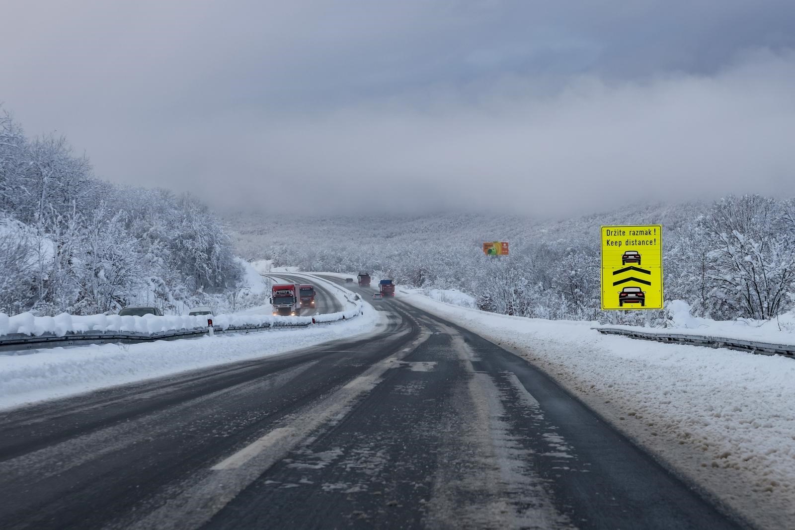 U Lici 35 cm snijega, sutra je moguć i na širem zagrebačkom području