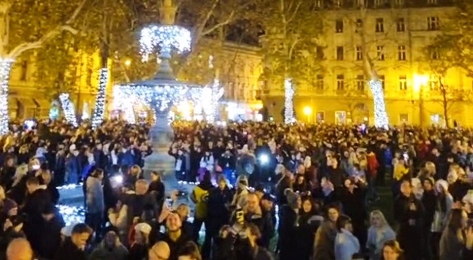 UŽIVO Počeo je Advent u Zagrebu: Upaljene su lampice na Zrinjevcu