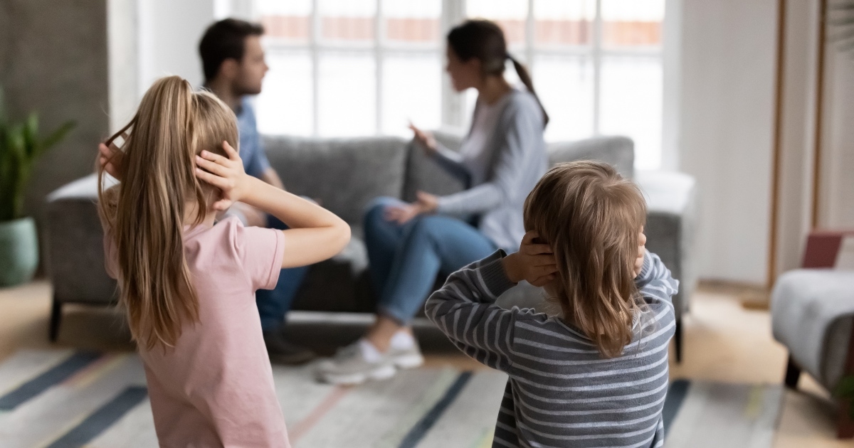 Psihologinja tvrdi da ove stvari nikad ne trebate govoriti pred djecom