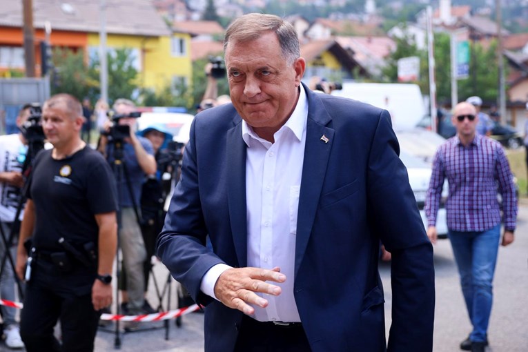 Dodik i službeno u ogromnom problemu