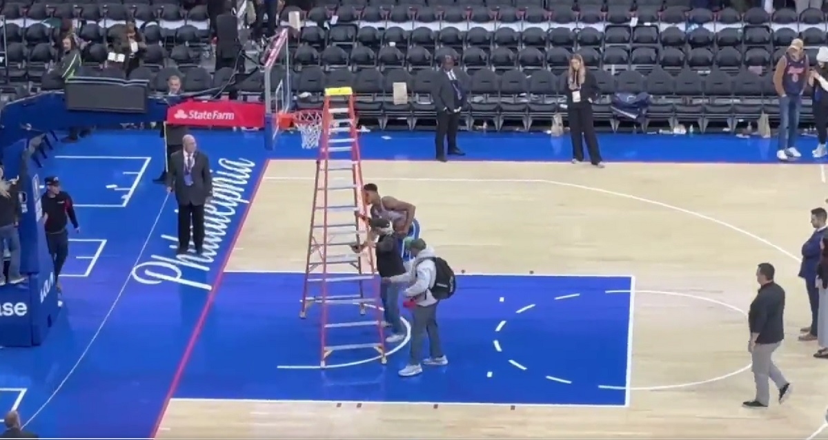 Giannis bacio ljestve nakon utakmice, protivnik ga molio da ide kući