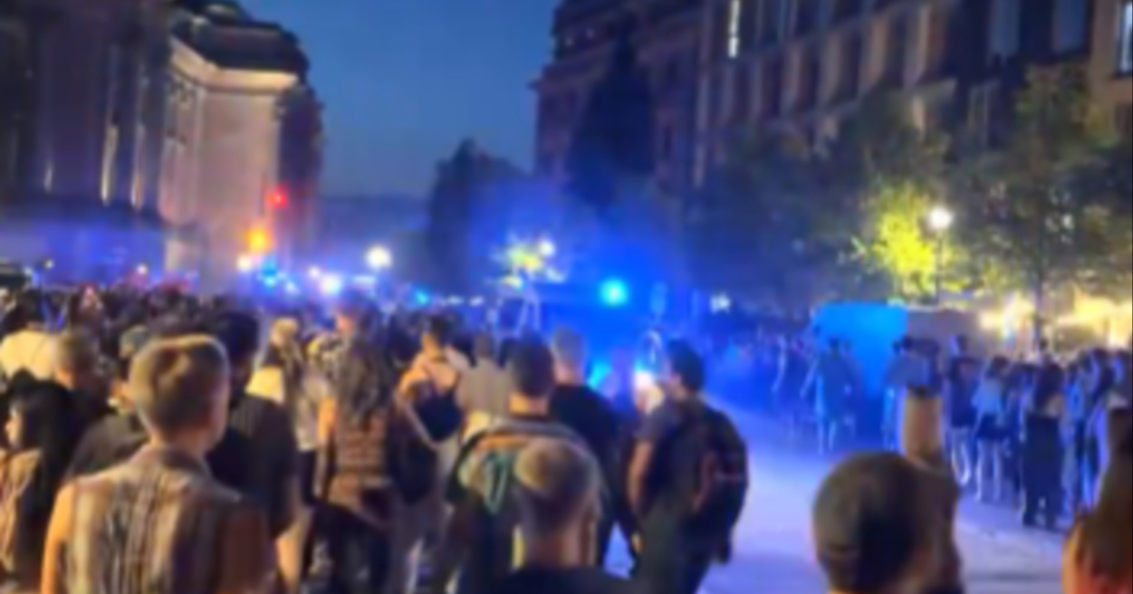 VIDEO Kombijem se zaletio među ljude na Paradi ponosa u Berlinu, ima ozlijeđenih