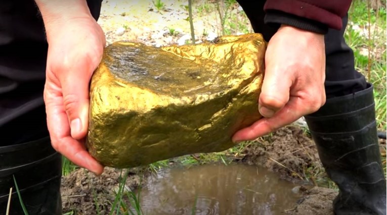 Kopači zlata u Australiji pronašli dva grumena vrijedna 1,5 milijuna kuna
