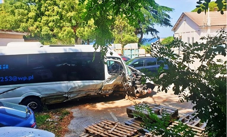 Detalji sudara minibusa i auta u Istri. Ozlijeđeno 12 Poljaka, među njima i djeca