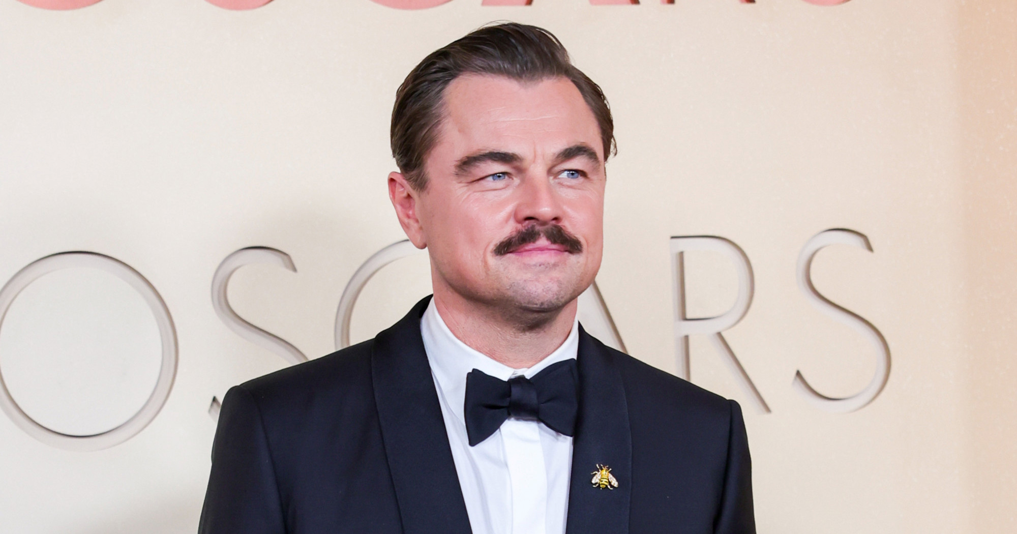 Ljudi komentiraju izgled DiCaprija na Oscarima: "Hodajuća kriza srednjih godina"