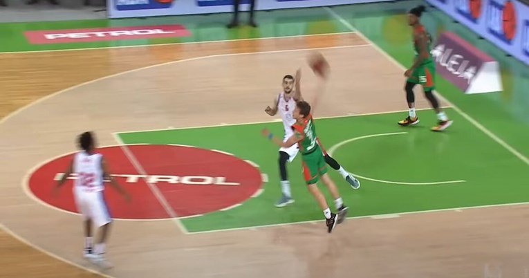 VIDEO Košarkaš Cedevita Olimpije pogodio fenomenalnu tricu sa svoje polovice