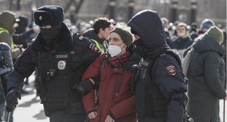 Diljem Rusije mirni prosvjedi protiv rata, uhićeno više od 170 ljudi