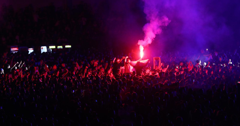 Mladić preprodavao karte za Thompsonov koncert. Policija ga uhvatila