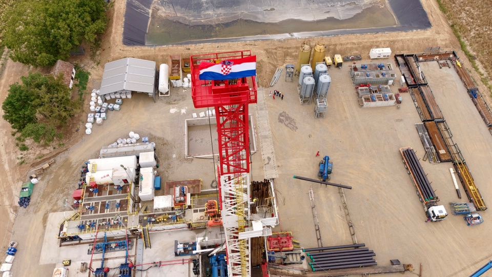 FOTO Ovo je nova geotermalna bušotina kod Vinkovaca, počeli su radovi