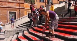 VIDEO Aktivisti zalili Španjolske stube u Rimu crvenom bojom. Poslali poruku