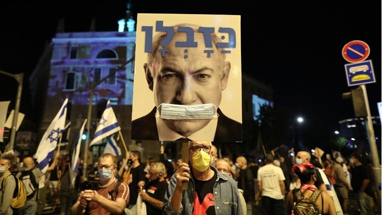 Izraelci prosvjeduju protiv strogih koronamjera, traže ostavku premijera Netanyahua