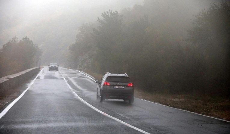 HAK upozorava vozače na skliske kolnike i maglu