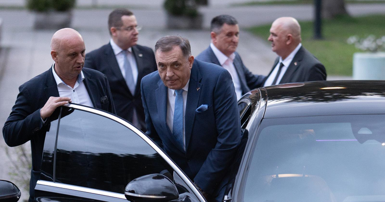 Dodik zatražio od Srba koji rade u tijelima vlasti da mu potvrde lojalnost