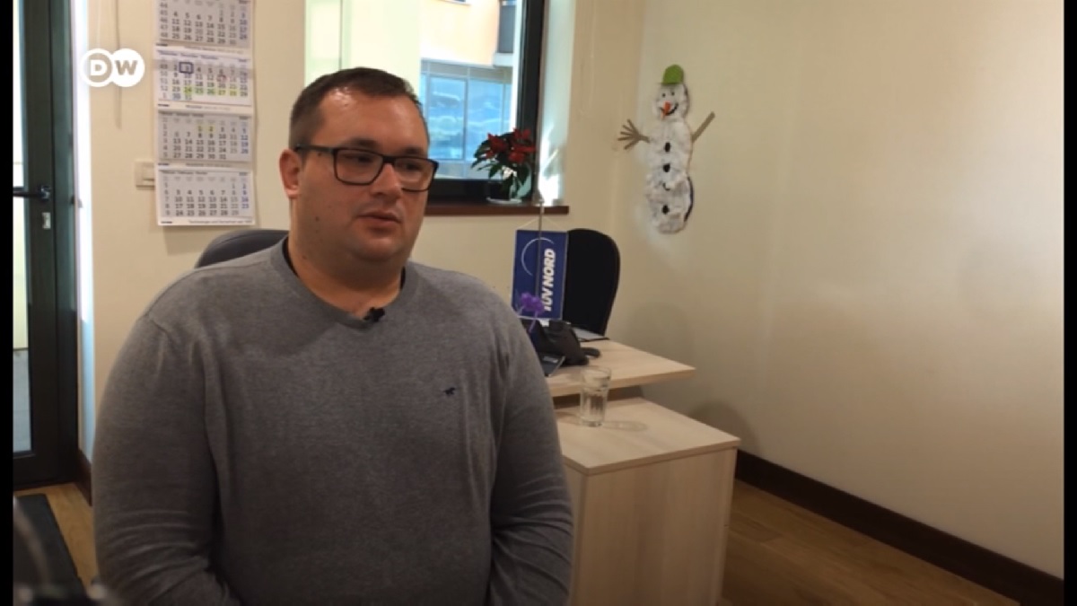 Kristian je odrastao u Njemačkoj. Mladi odlaze iz Slavonije, ali on se vratio