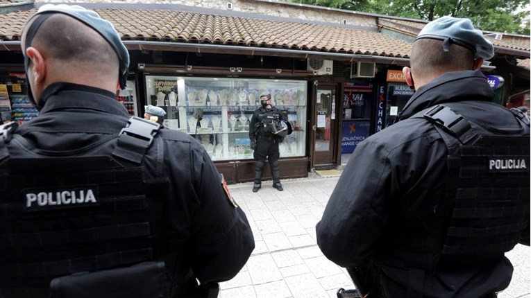 Muškarac u BiH se prerušio u policajca i opljačkao trgovinu oružjem u Čapljini