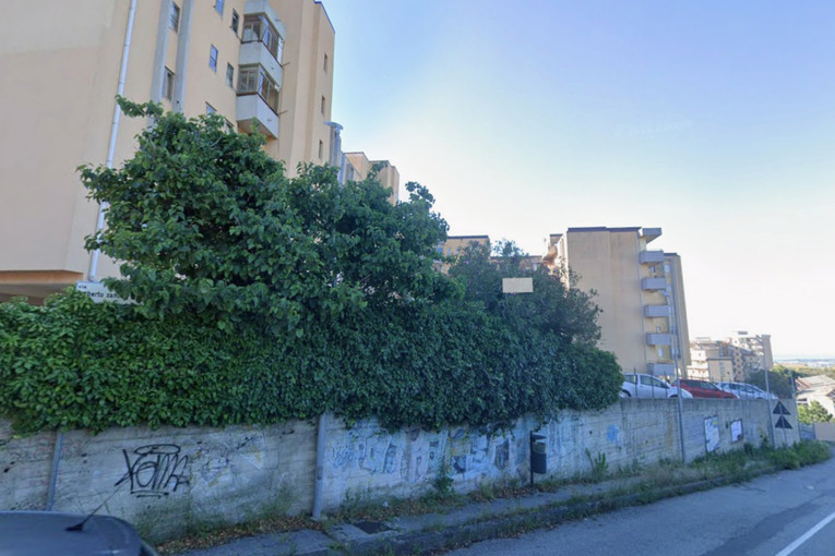 Majka se s troje djece bacila s balkona u Italiji. Otac za to vrijeme spavao