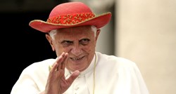 Knjiga bivšeg pape podijelila Vatikan, svađaju se oko celibata
