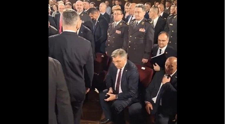 VIDEO Pogledajte susret Milanovića i Plenkovića. Premijer nije ni ustao