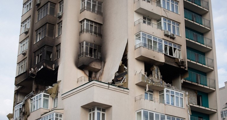 Rusi pogodili neboder u Kijevu. Tri osobe poginule, osam ozlijeđeno