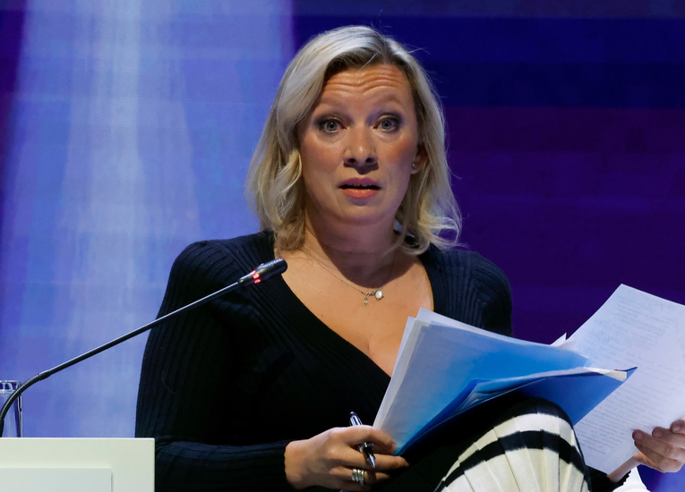 Zaharova ismijala Zelenskog zbog izjave na engleskom