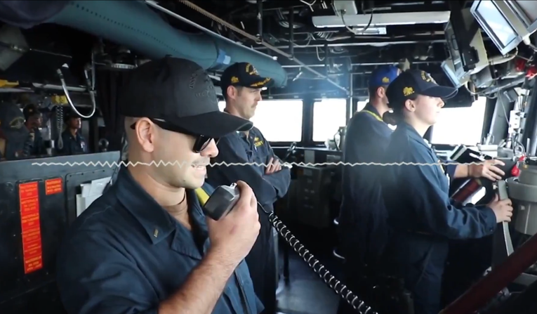 Poslušajte upozorenje američkih ratnih brodova: "Okrenite se ili ćemo se ukrcati"