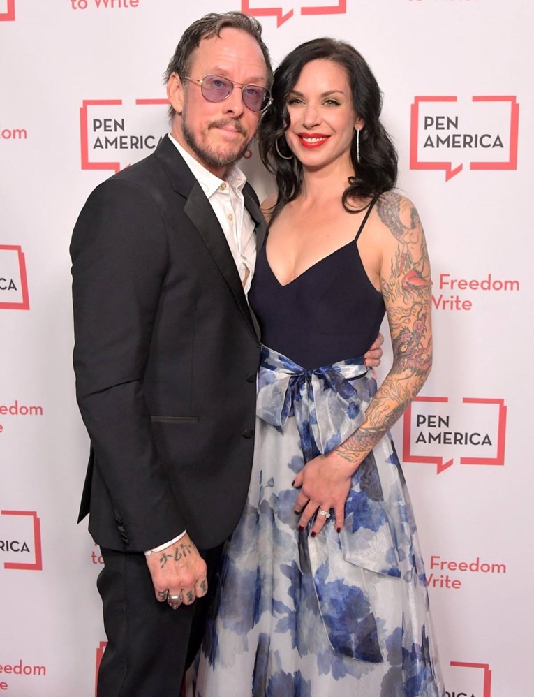 Policija upucala suprugu američkog glazbenika nakon što je ona uperila pištolj u njih